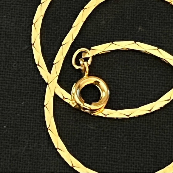 Delicate Gold Tone Chain Bracelet - Picture 3 of 8